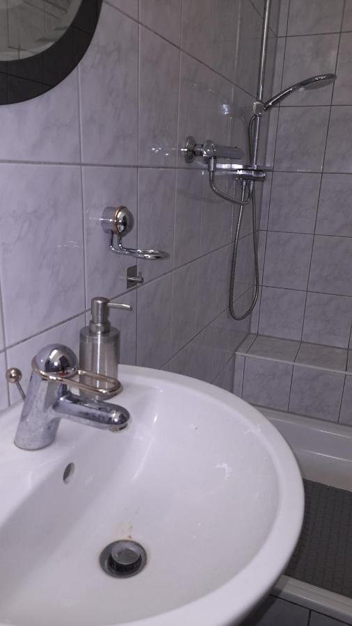Schone 2Raumwohnung In Perfekter Lage メンヒェングラートバッハ エクステリア 写真